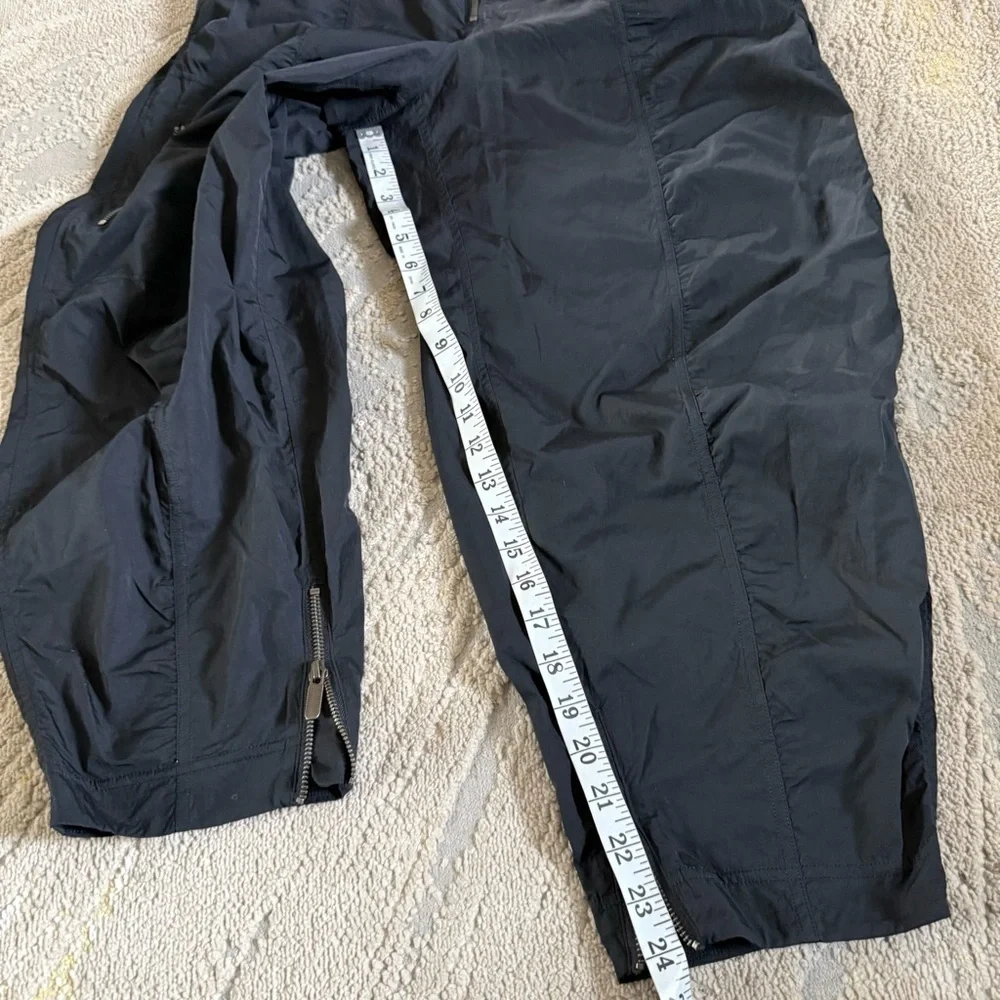 LULULEMON black relaxed fit pants Front Zip Mid Rise Ruched Crop size 10